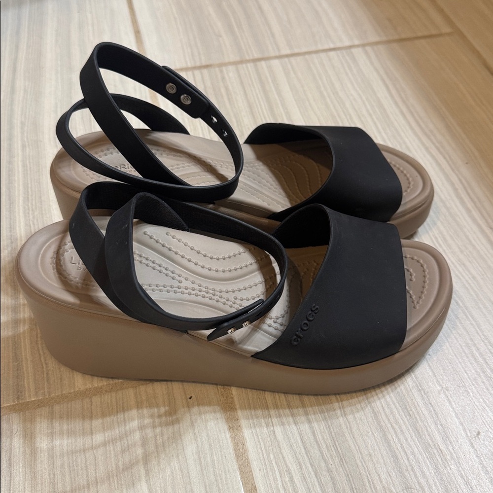 CROC Brooklyn Ankle Strap Wedges - Picture 4 of 6